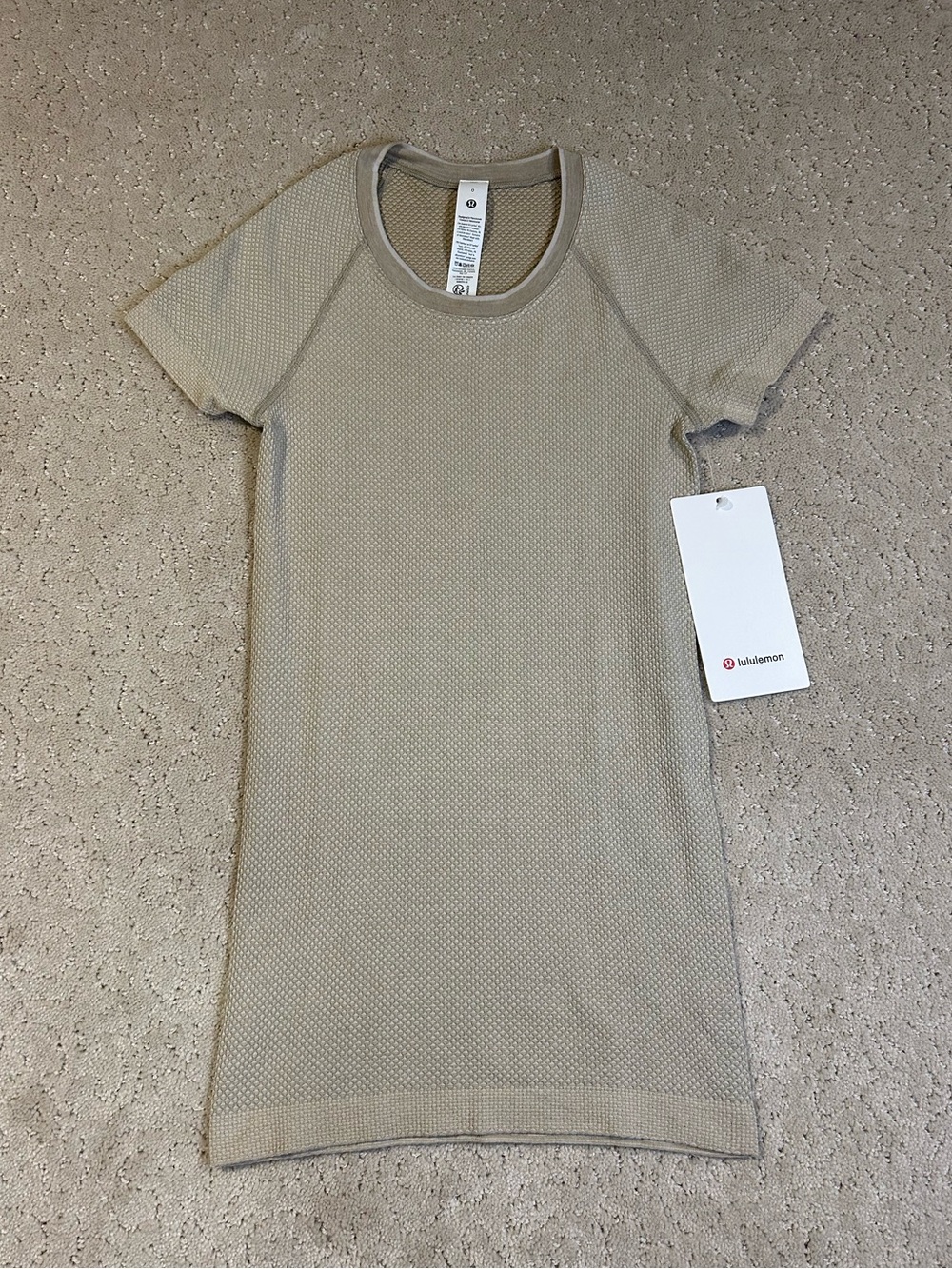 NWT Lululemon Swiftly Tech Tee 2.0 Textured Knit Size 0 GMBC/SHOK/WHT